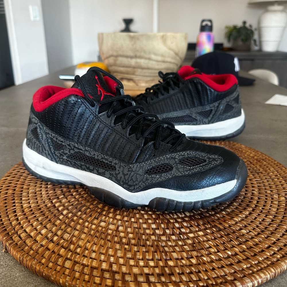 2003 Jordan 11 IE size 8.5